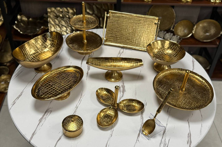 سرویس پذیرایی چرمی طلایی